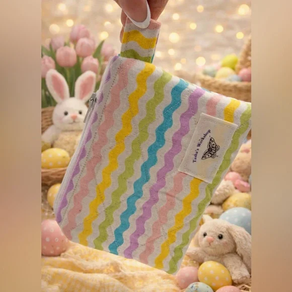 Pastel Rainbow Quilted Keychain Wallet - Picture 3 of 4